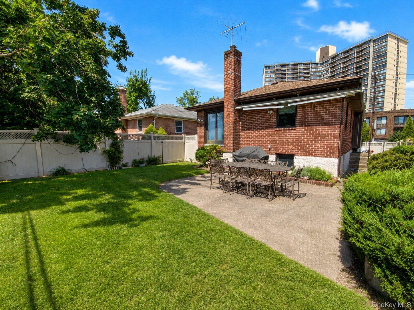 Single Family 26th Avenue Queens, NY 11360, MLS-1040210-35