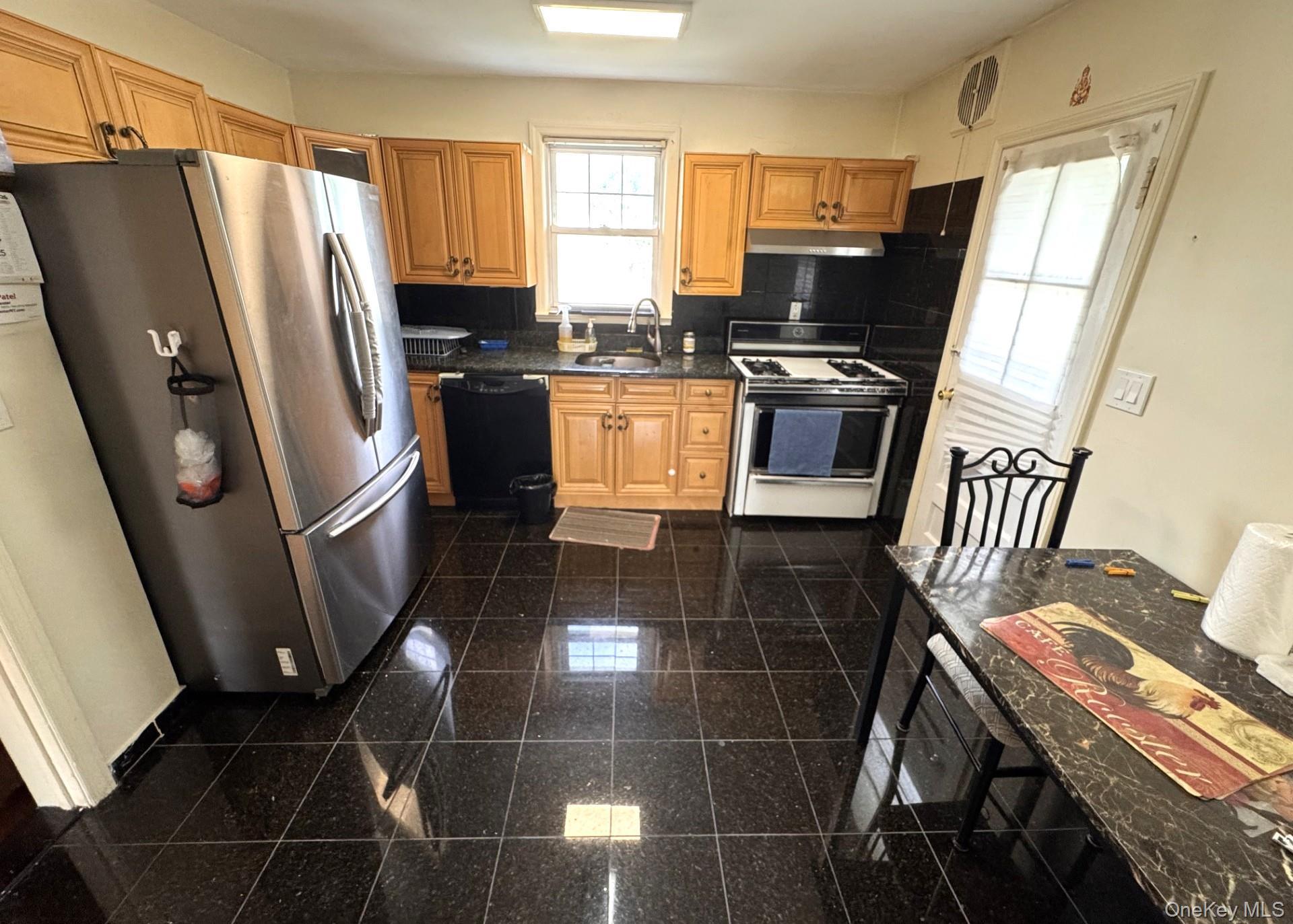 Single Family Canfield Avenue Westchester County, NY 10710, MLS-1040212-6