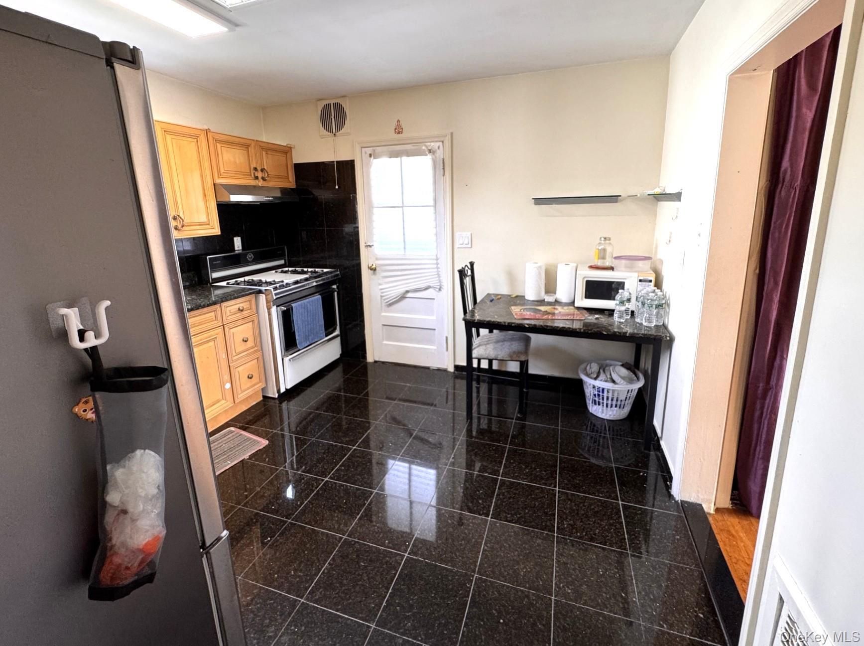 Single Family Canfield Avenue Westchester County, NY 10710, MLS-1040212-7