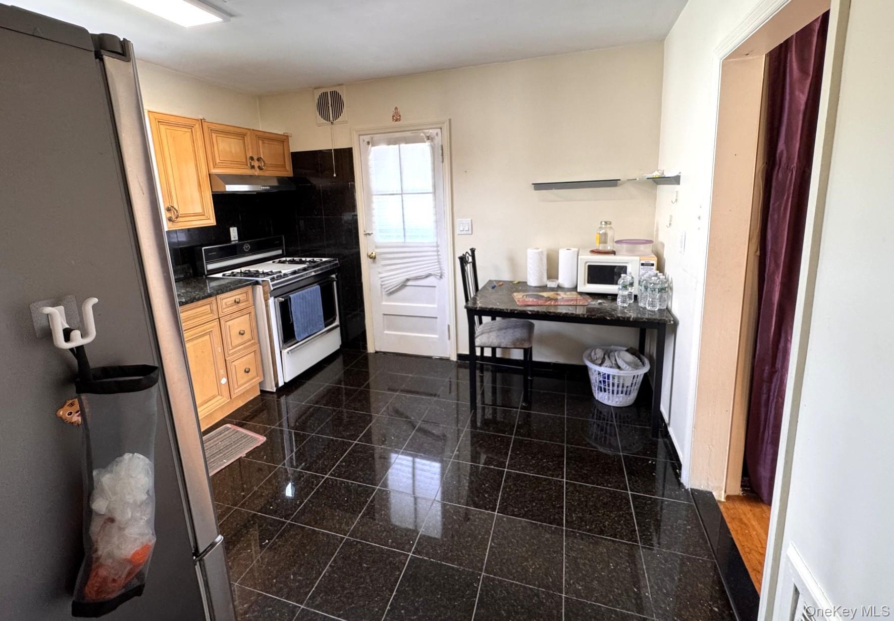 Single Family Canfield Avenue Westchester County, NY 10710, MLS-1040212-8