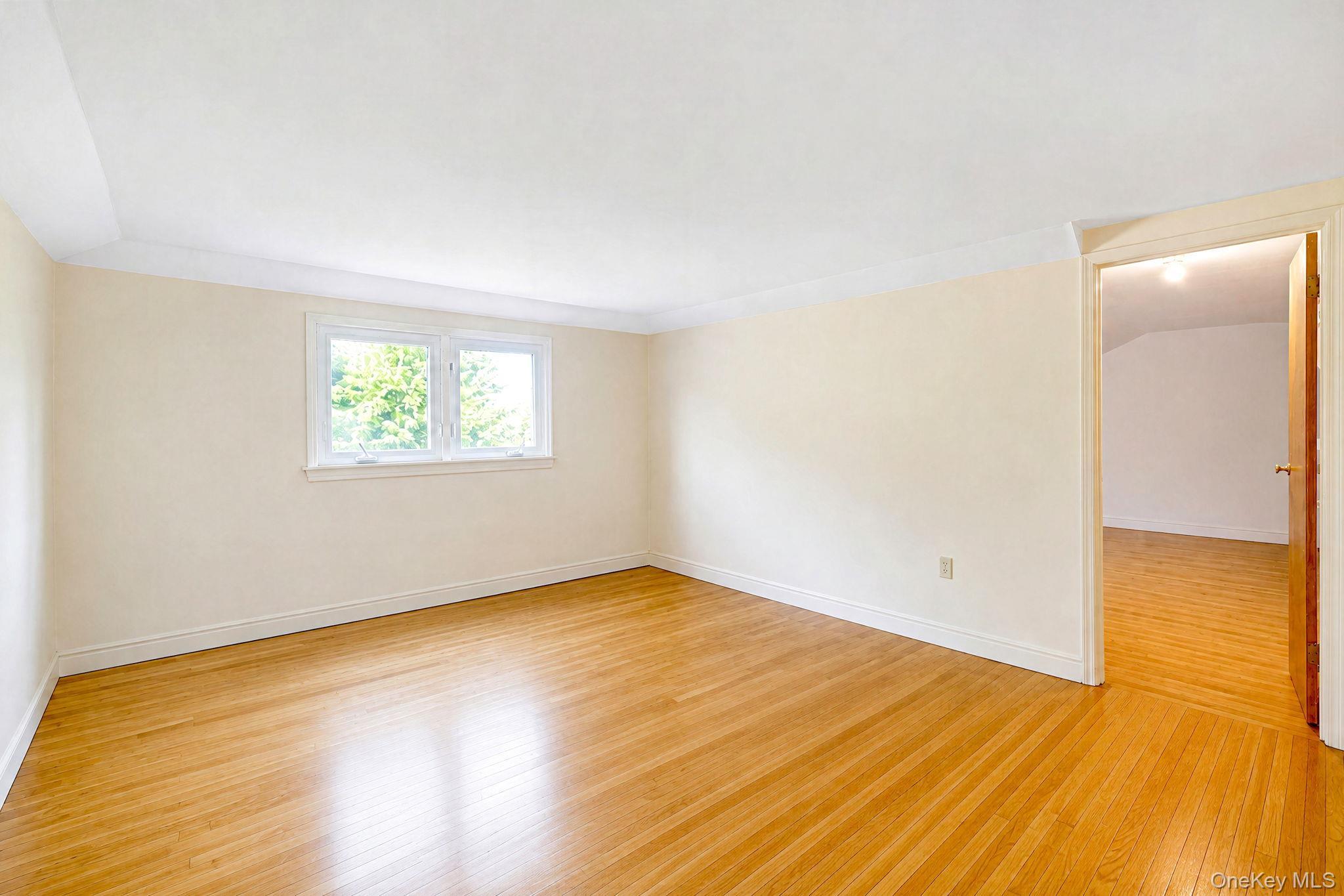Single Family Gardiner Drive  Suffolk County, NY 11706, MLS-1040238-33