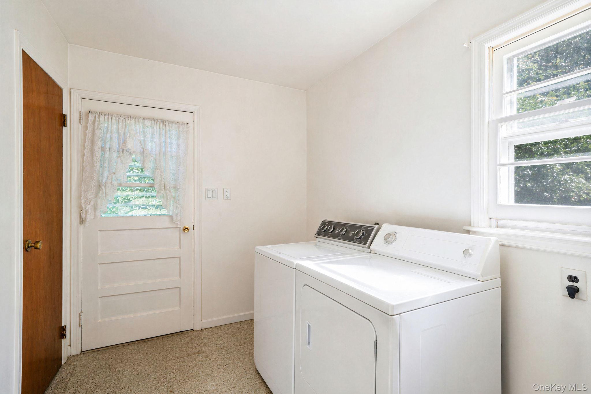 Single Family Gardiner Drive  Suffolk County, NY 11706, MLS-1040238-38