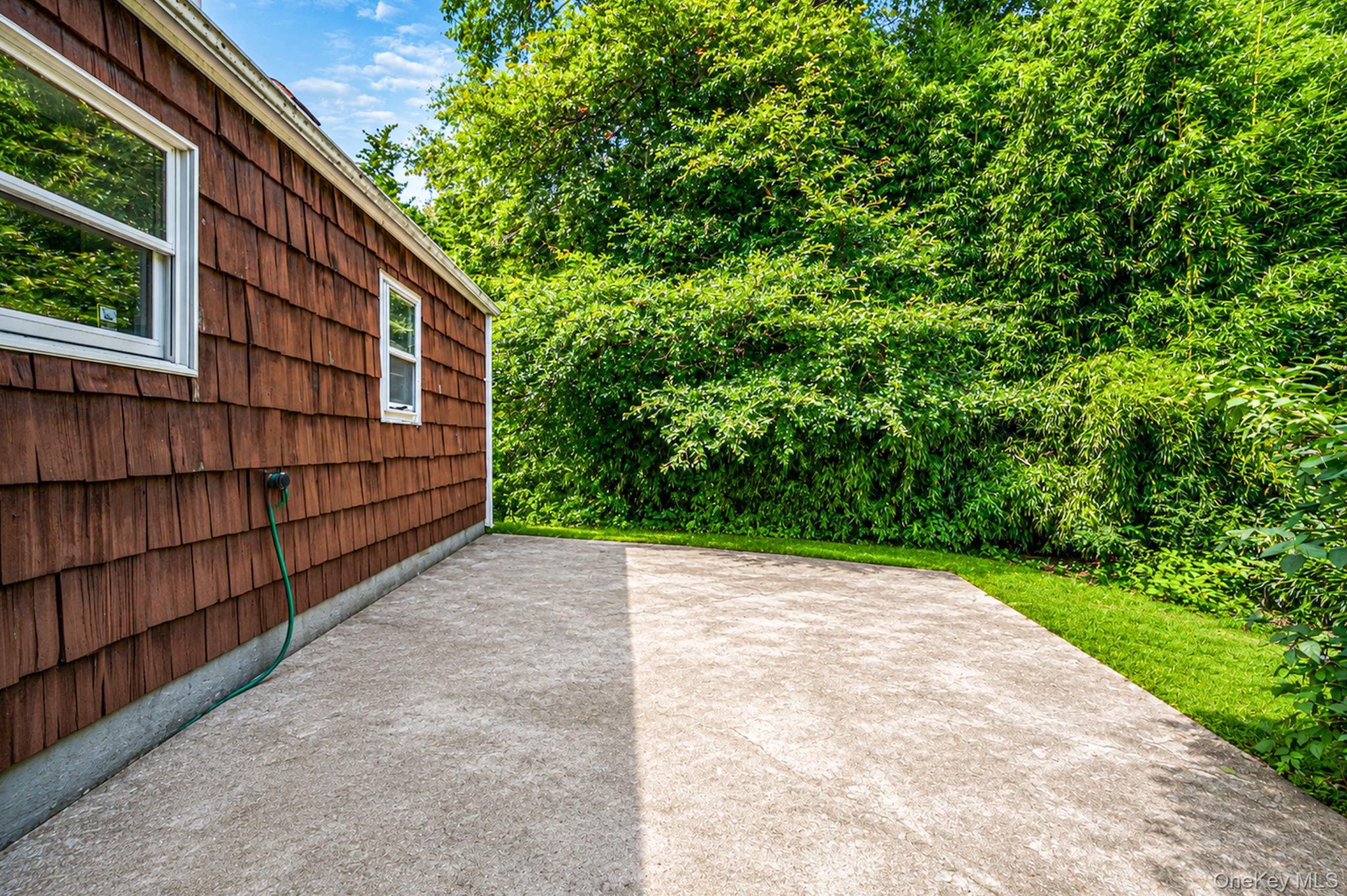 Single Family Gardiner Drive  Suffolk County, NY 11706, MLS-1040238-7