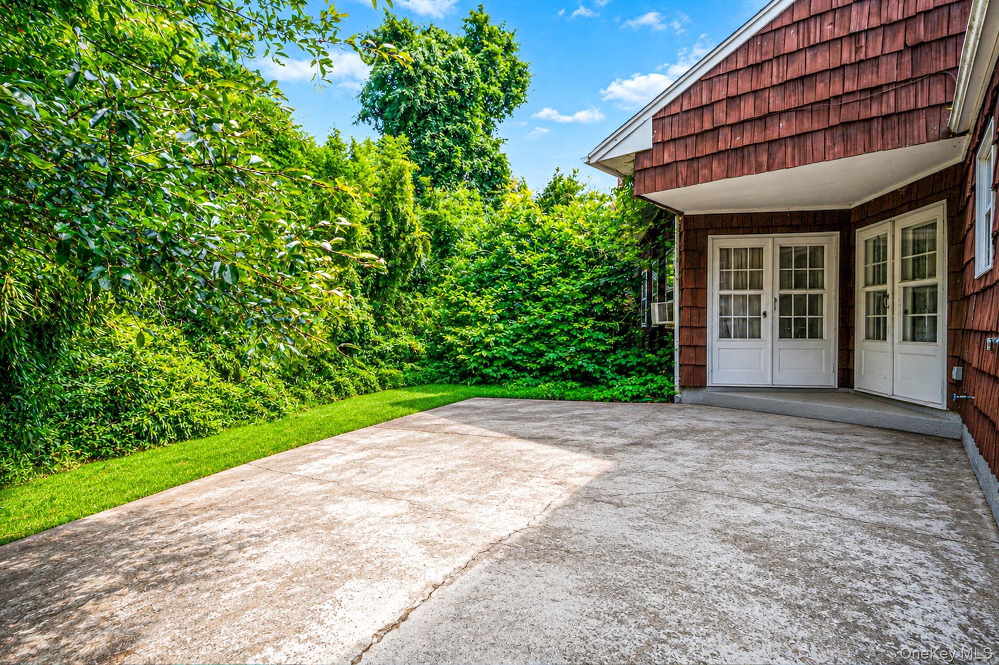 Single Family Gardiner Drive  Suffolk County, NY 11706, MLS-1040238-8