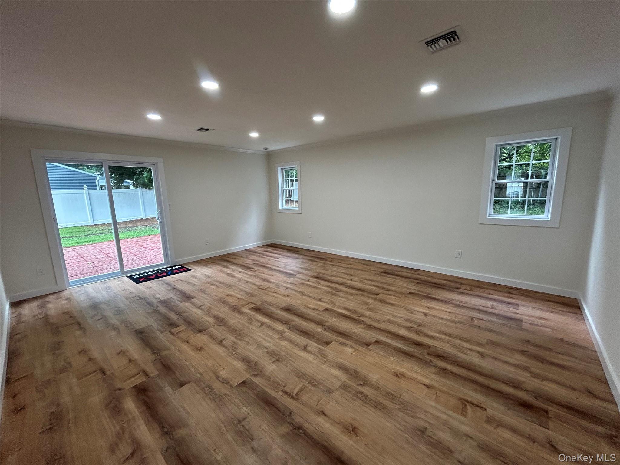 Single Family Orleans Green  Suffolk County, NY 11727, MLS-1040239-11