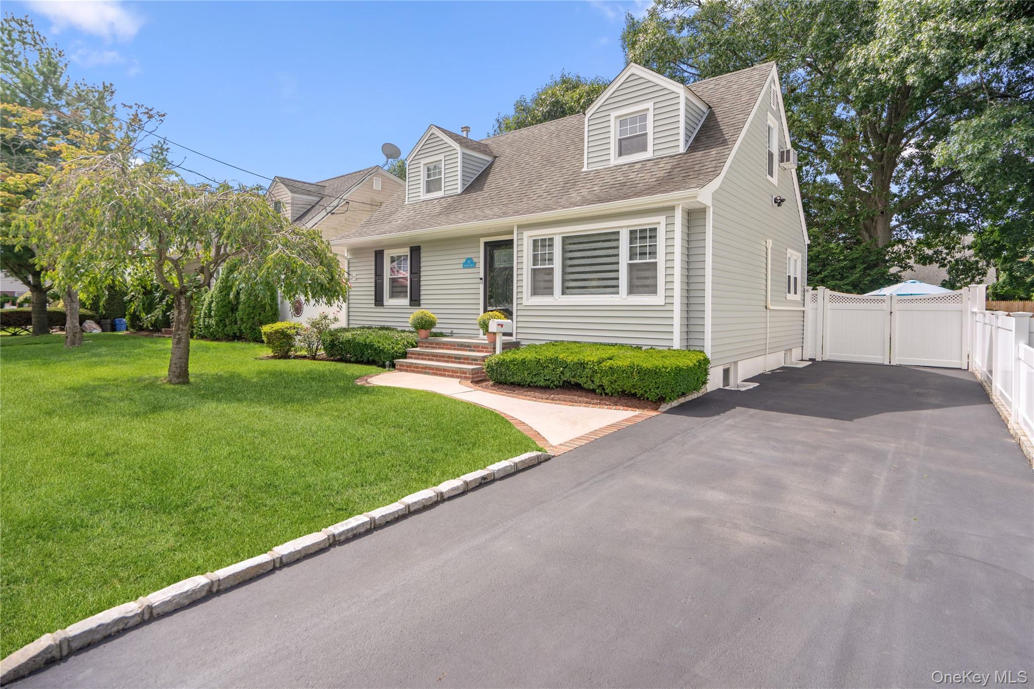 Single Family Alliance Street  Nassau County, NY 11580, MLS-1040244-30
