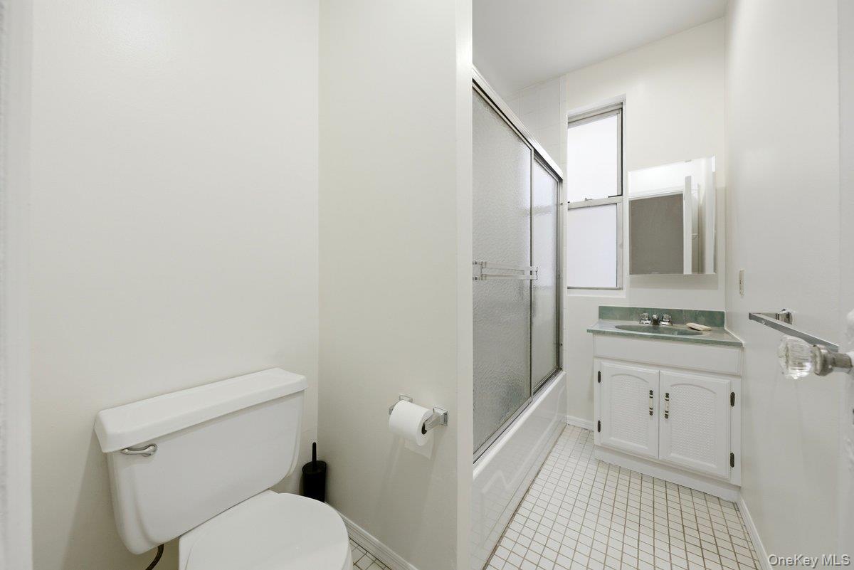 Single Family Greystone Avenue Bronx, NY 10463, MLS-1040247-17
