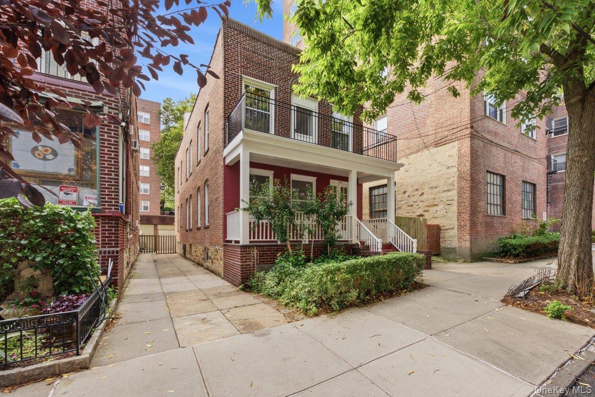 Single Family Greystone Avenue Bronx, NY 10463, MLS-1040247-2