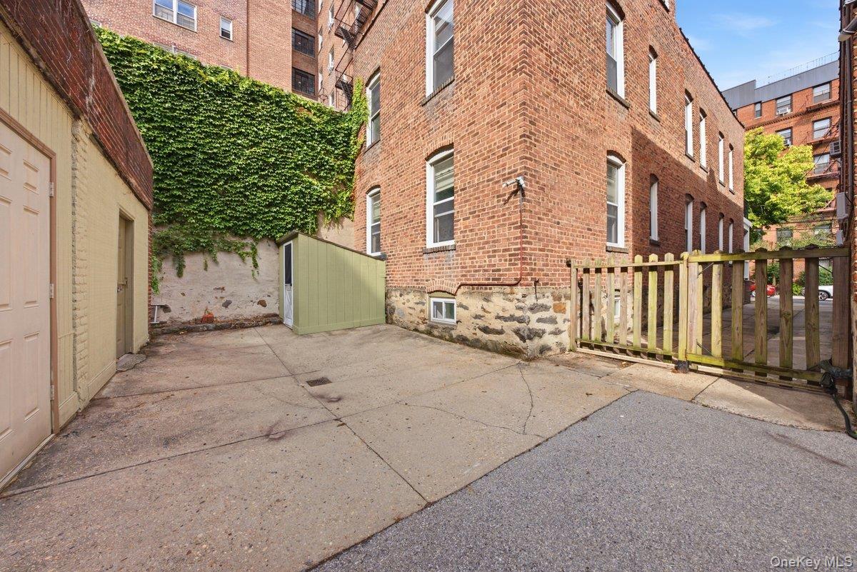 Single Family Greystone Avenue  Bronx, NY 10463, MLS-1040247-50