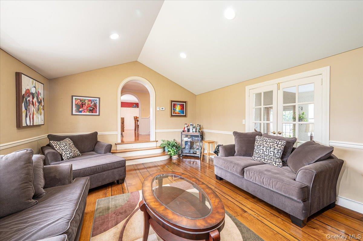 Single Family Albemarle Road Nassau County, NY 11590, MLS-1040255-18