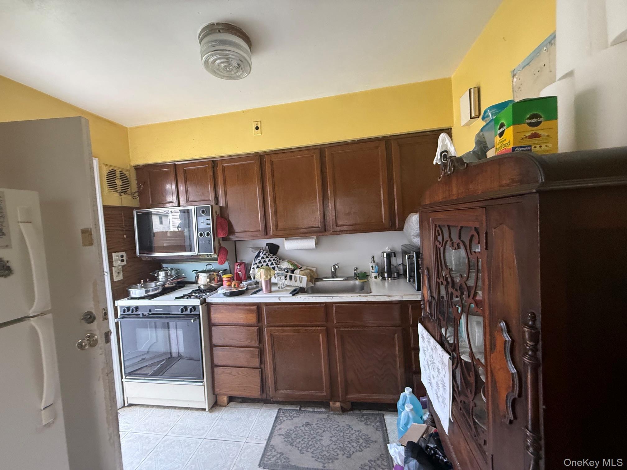 Single Family 220th Place Queens, NY 11413, MLS-1040272-6