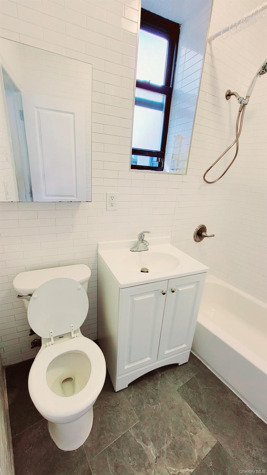 Apartment 39th Avenue Queens, NY 11377, MLS-1040275-10