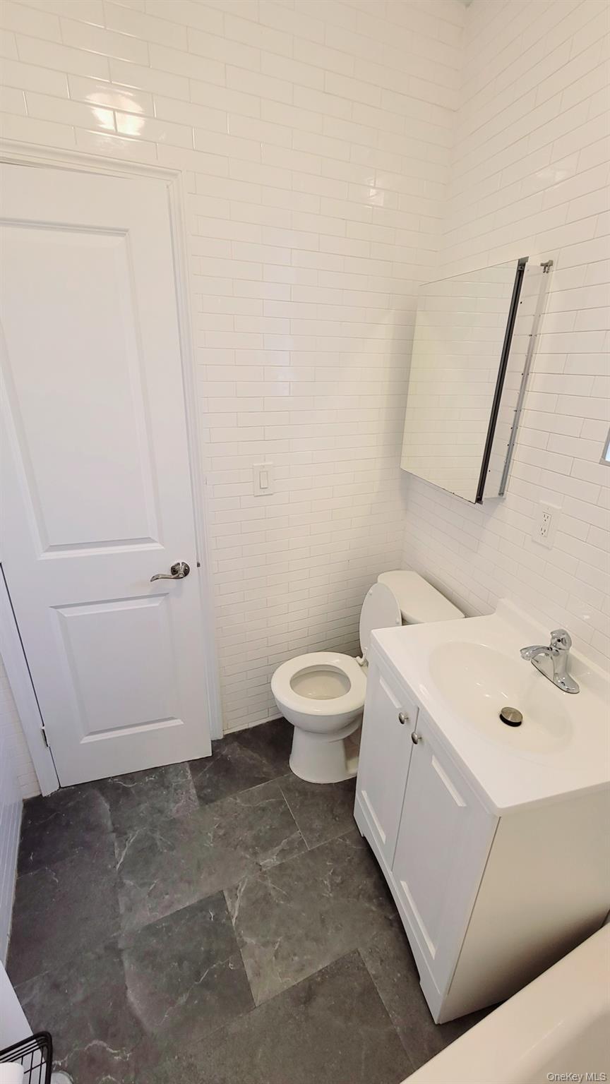 Apartment 39th Avenue Queens, NY 11377, MLS-1040275-11