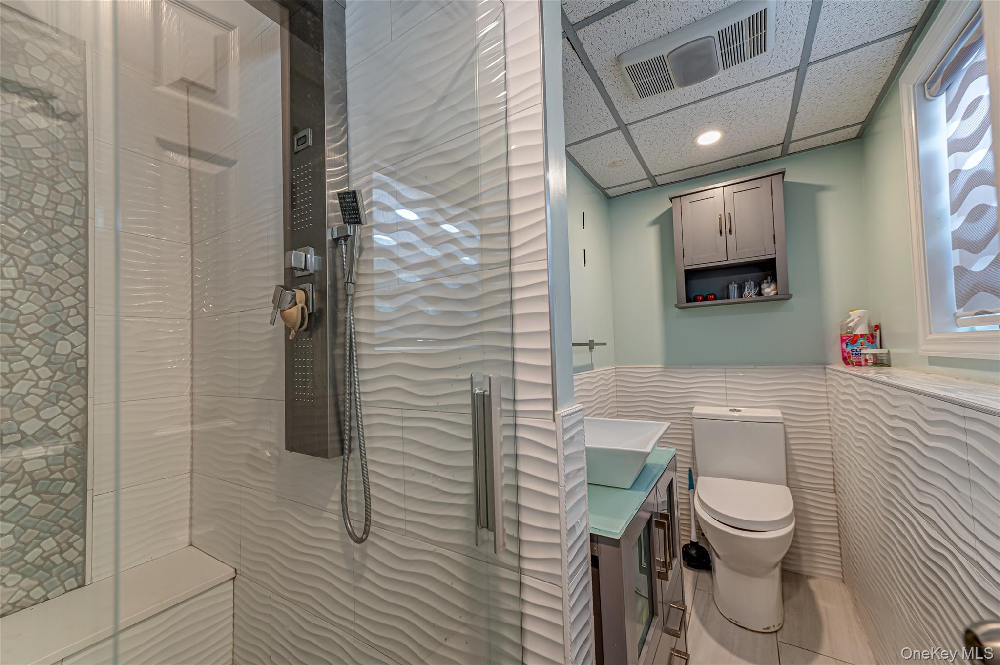 Single Family Linda Lane Suffolk County, NY 11703, MLS-1040337-15