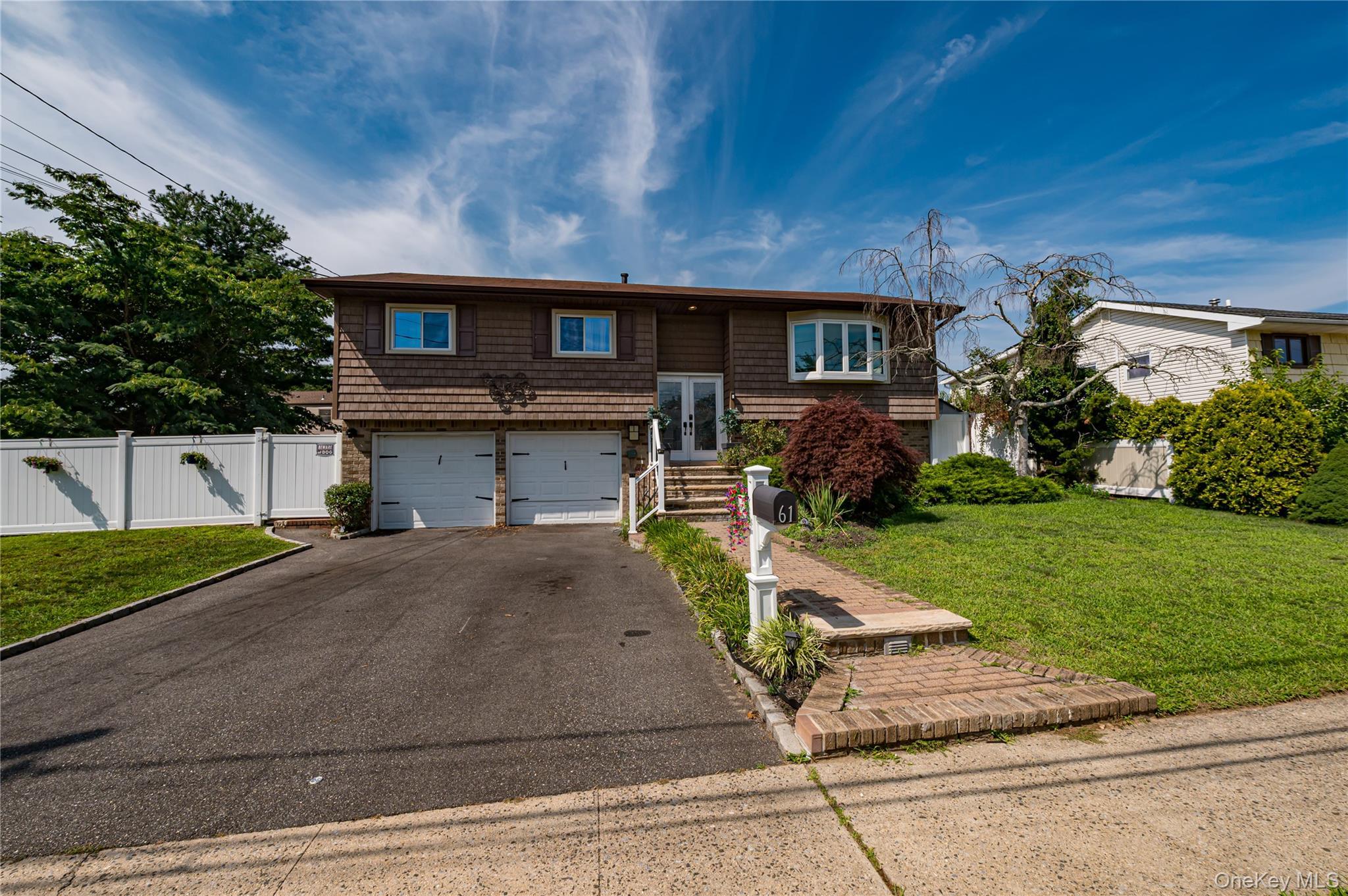 Single Family Linda Lane Suffolk County, NY 11703, MLS-1040337-2
