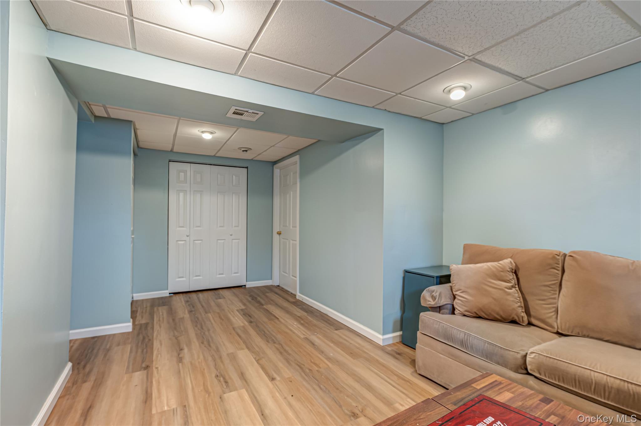 Single Family Linda Lane Suffolk County, NY 11703, MLS-1040337-20
