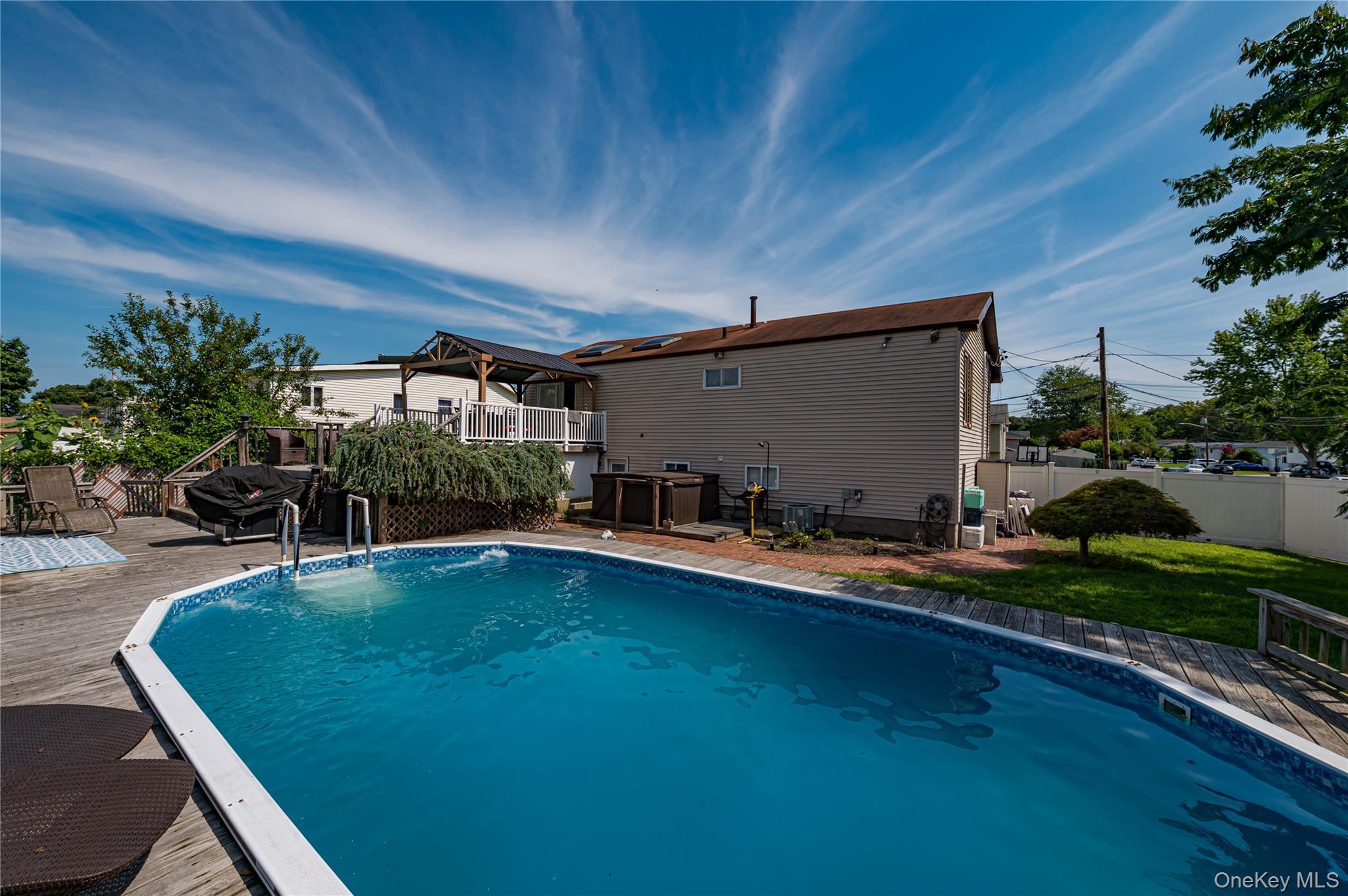 Single Family Linda Lane Suffolk County, NY 11703, MLS-1040337-24