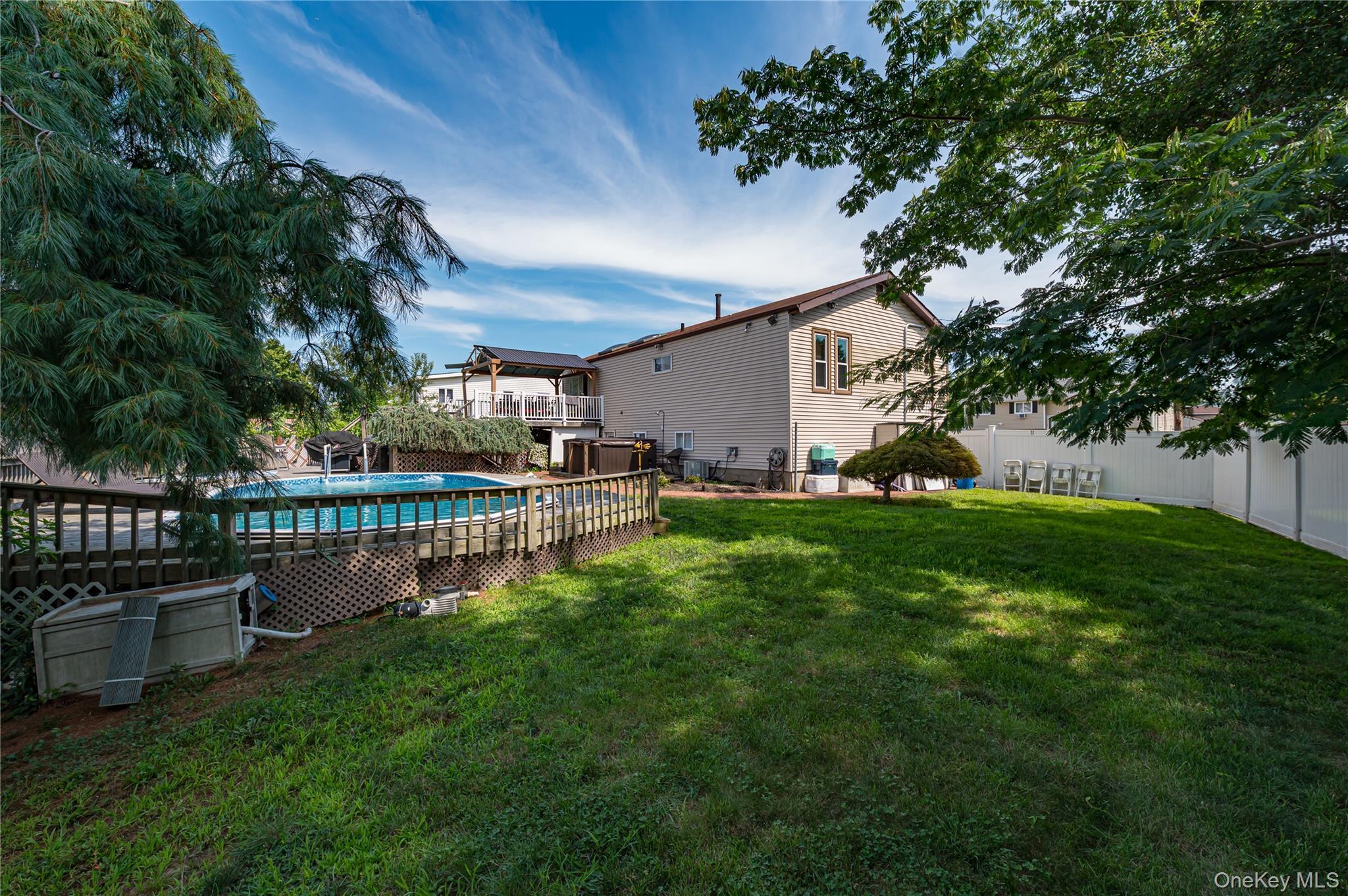 Single Family Linda Lane  Suffolk County, NY 11703, MLS-1040337-29