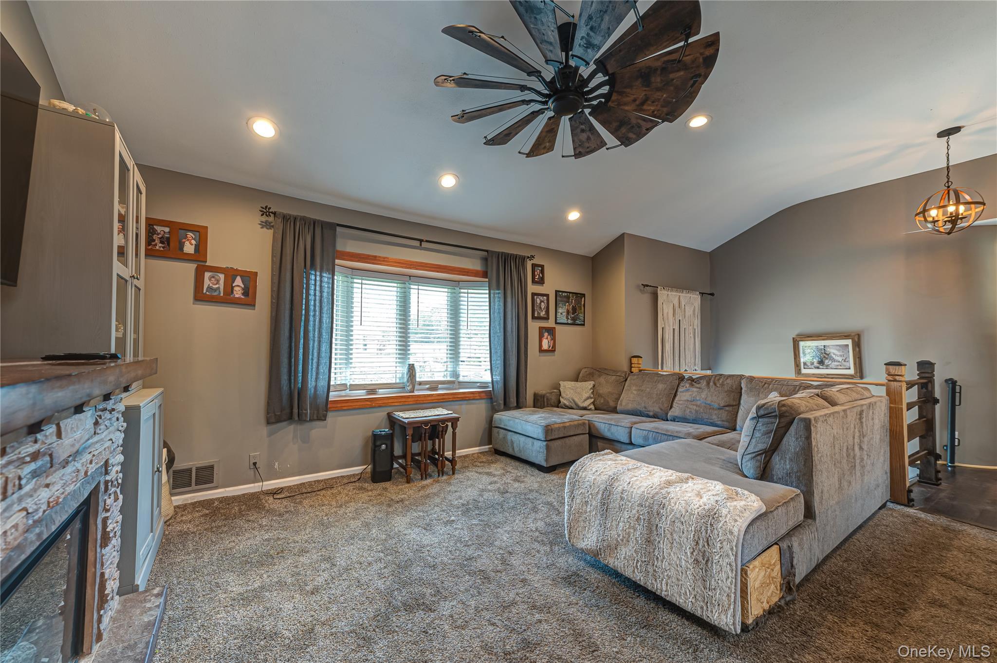 Single Family Linda Lane Suffolk County, NY 11703, MLS-1040337-4