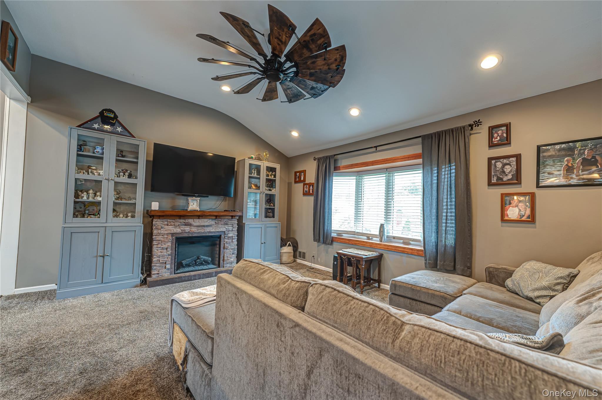 Single Family Linda Lane Suffolk County, NY 11703, MLS-1040337-5
