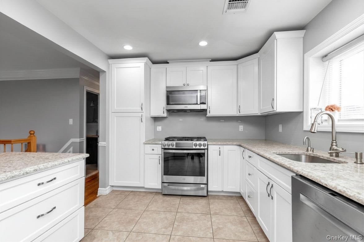 Single Family Jarvis Avenue Queens, NY 11691, MLS-1040340-10