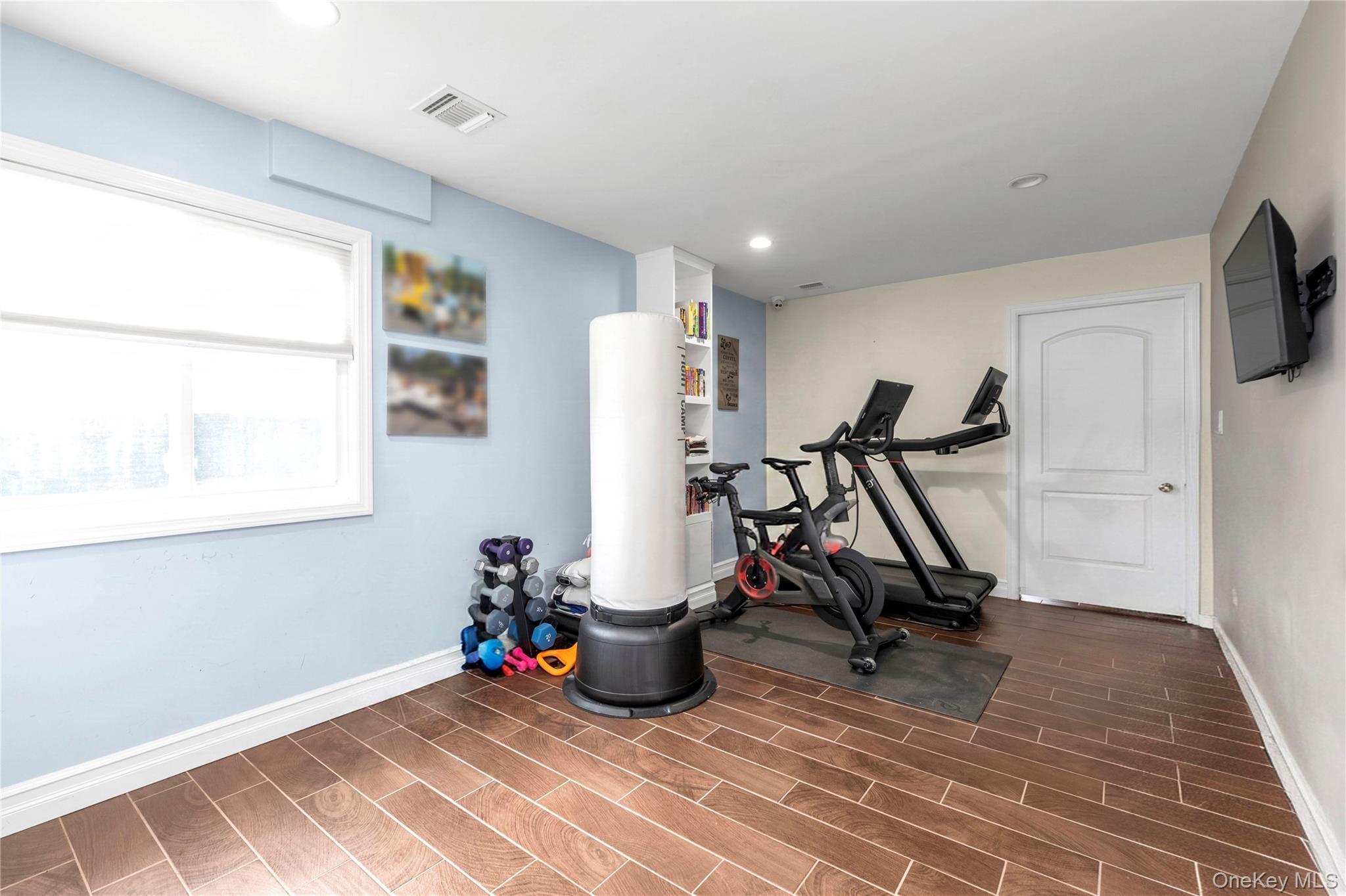 Single Family Jarvis Avenue Queens, NY 11691, MLS-1040340-19