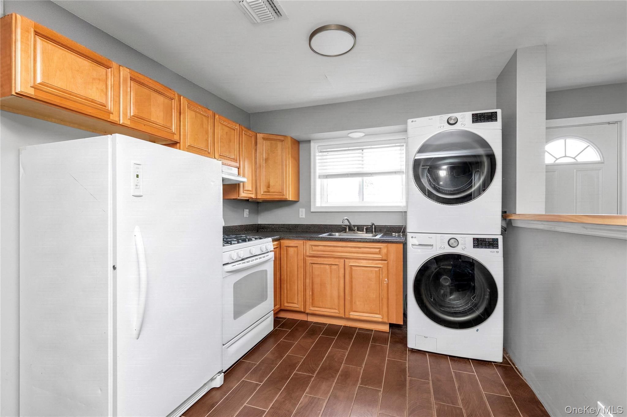 Single Family Jarvis Avenue Queens, NY 11691, MLS-1040340-23