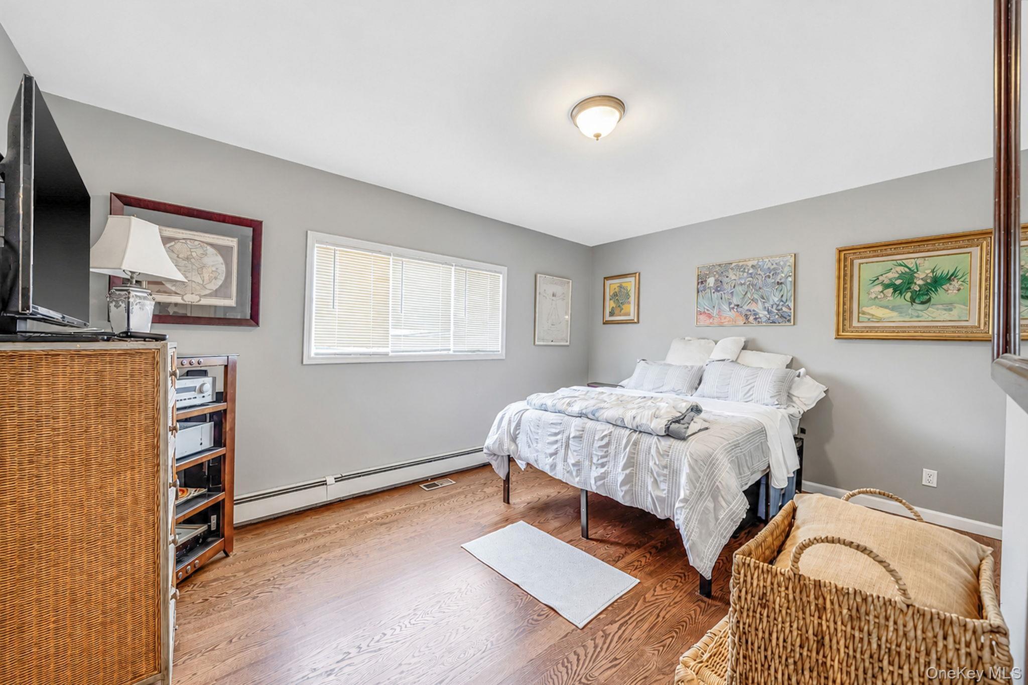 Single Family Mowbray Avenue  Suffolk County, NY 11706, MLS-1040354-19