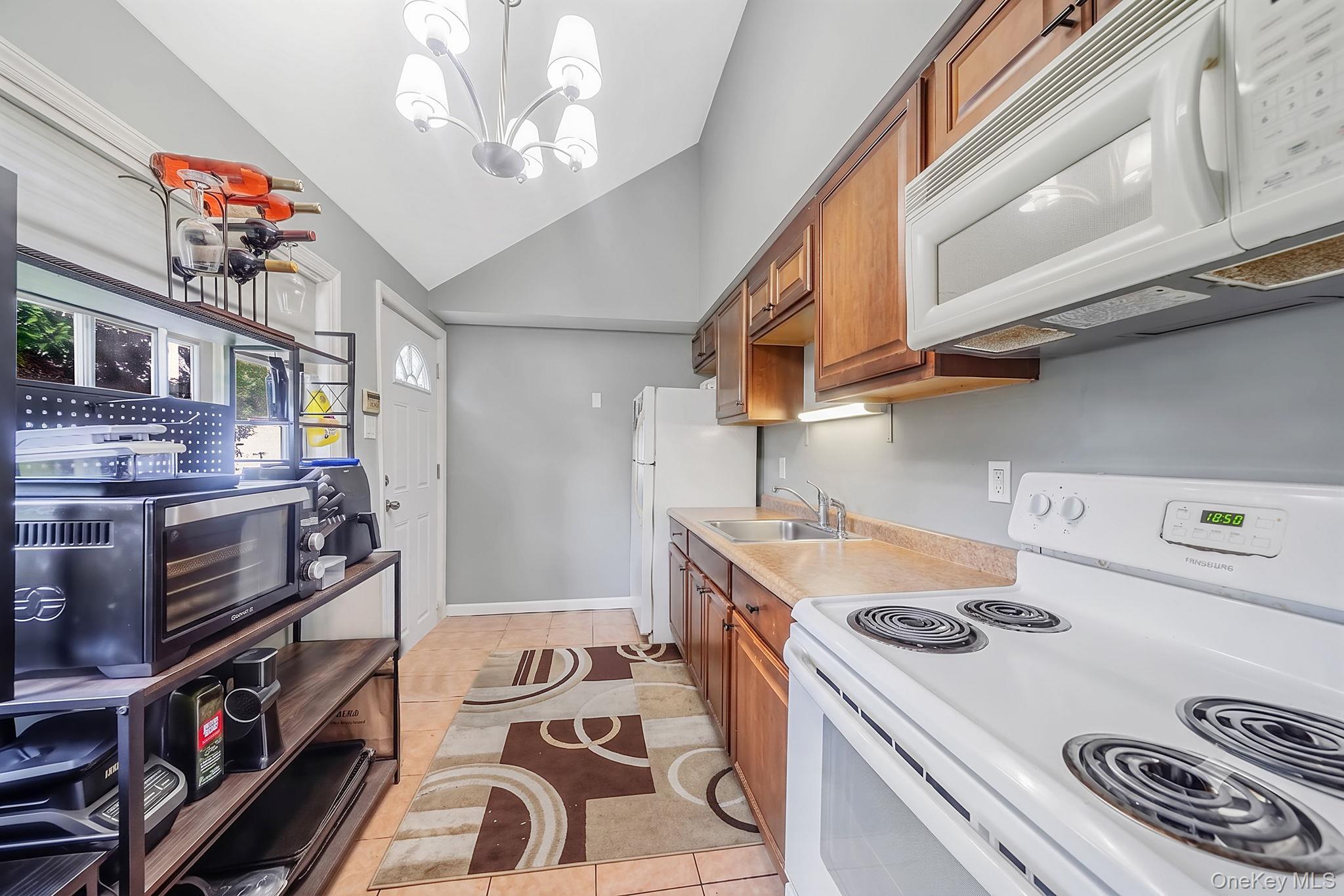 Single Family Mowbray Avenue  Suffolk County, NY 11706, MLS-1040354-23