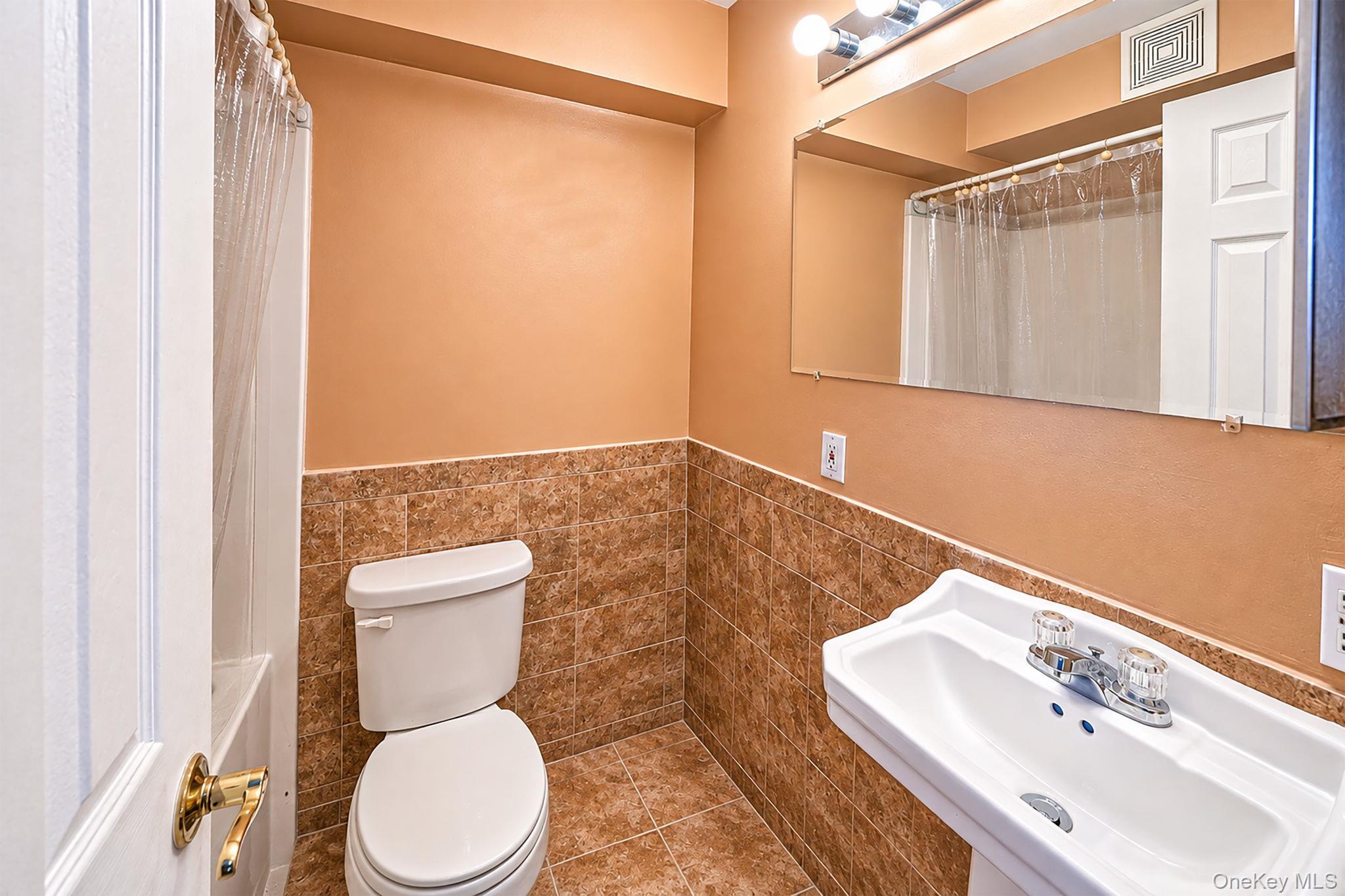 Single Family Mowbray Avenue  Suffolk County, NY 11706, MLS-1040354-31