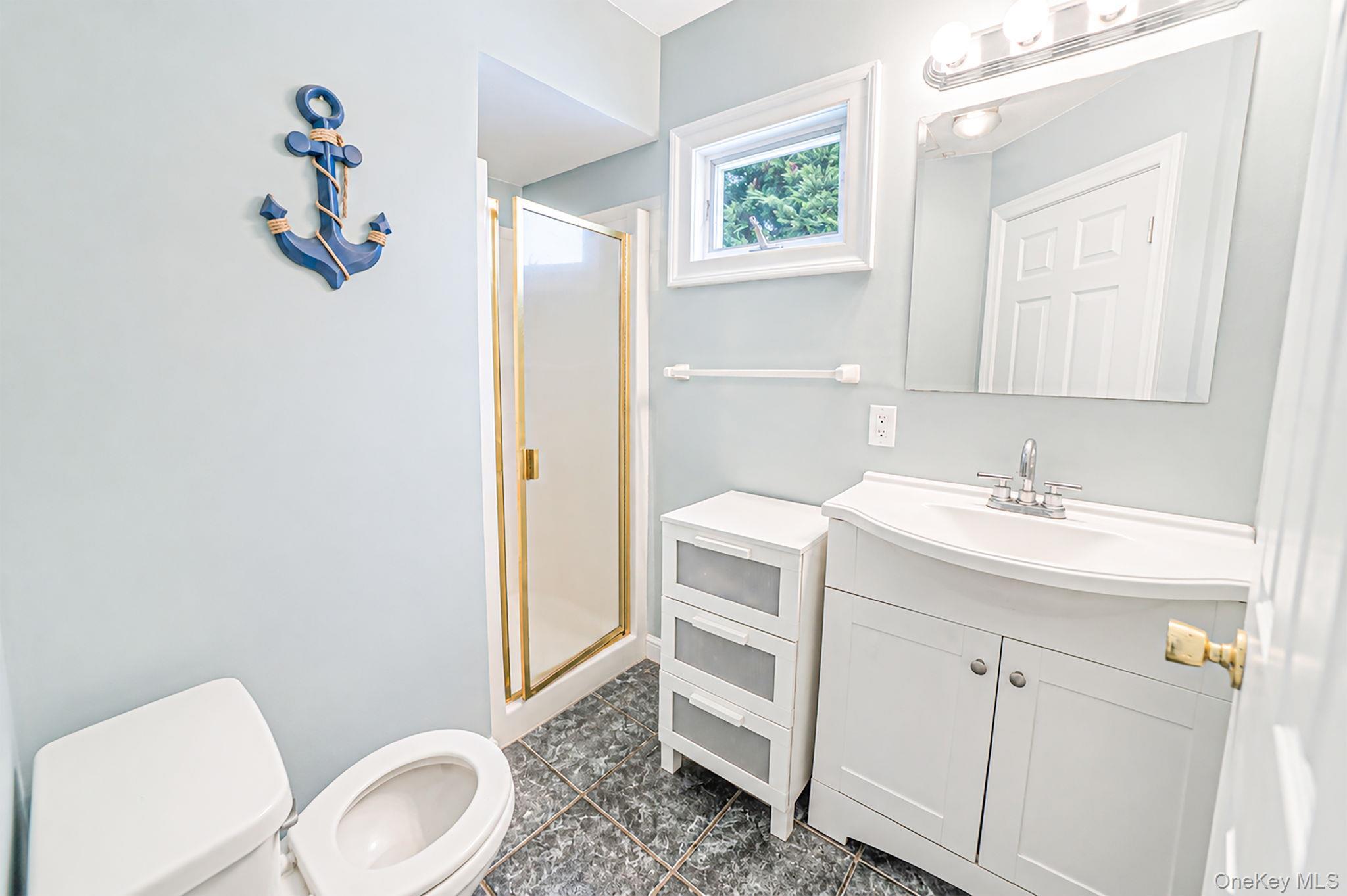Single Family Mowbray Avenue  Suffolk County, NY 11706, MLS-1040354-38