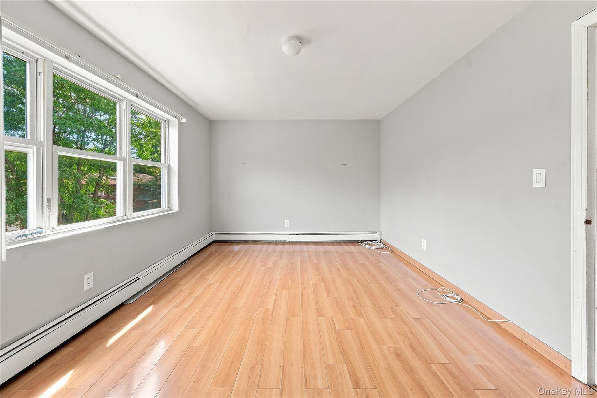 Single Family Haight Avenue Bronx, NY 10461, MLS-1040356-16