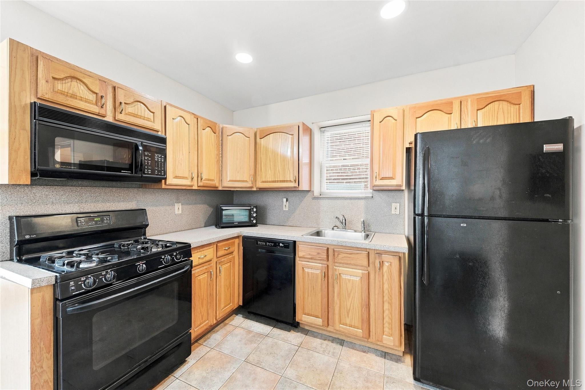 Single Family Haight Avenue Bronx, NY 10461, MLS-1040356-6