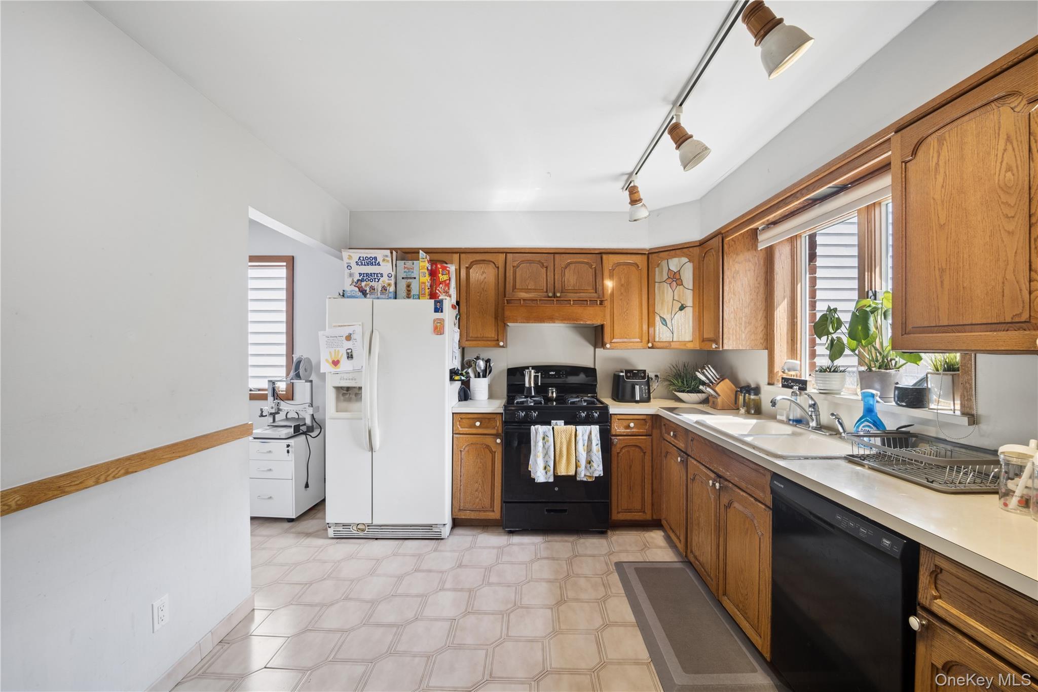 Single Family Doran Ave. Queens, NY 11385, MLS-1040392-15