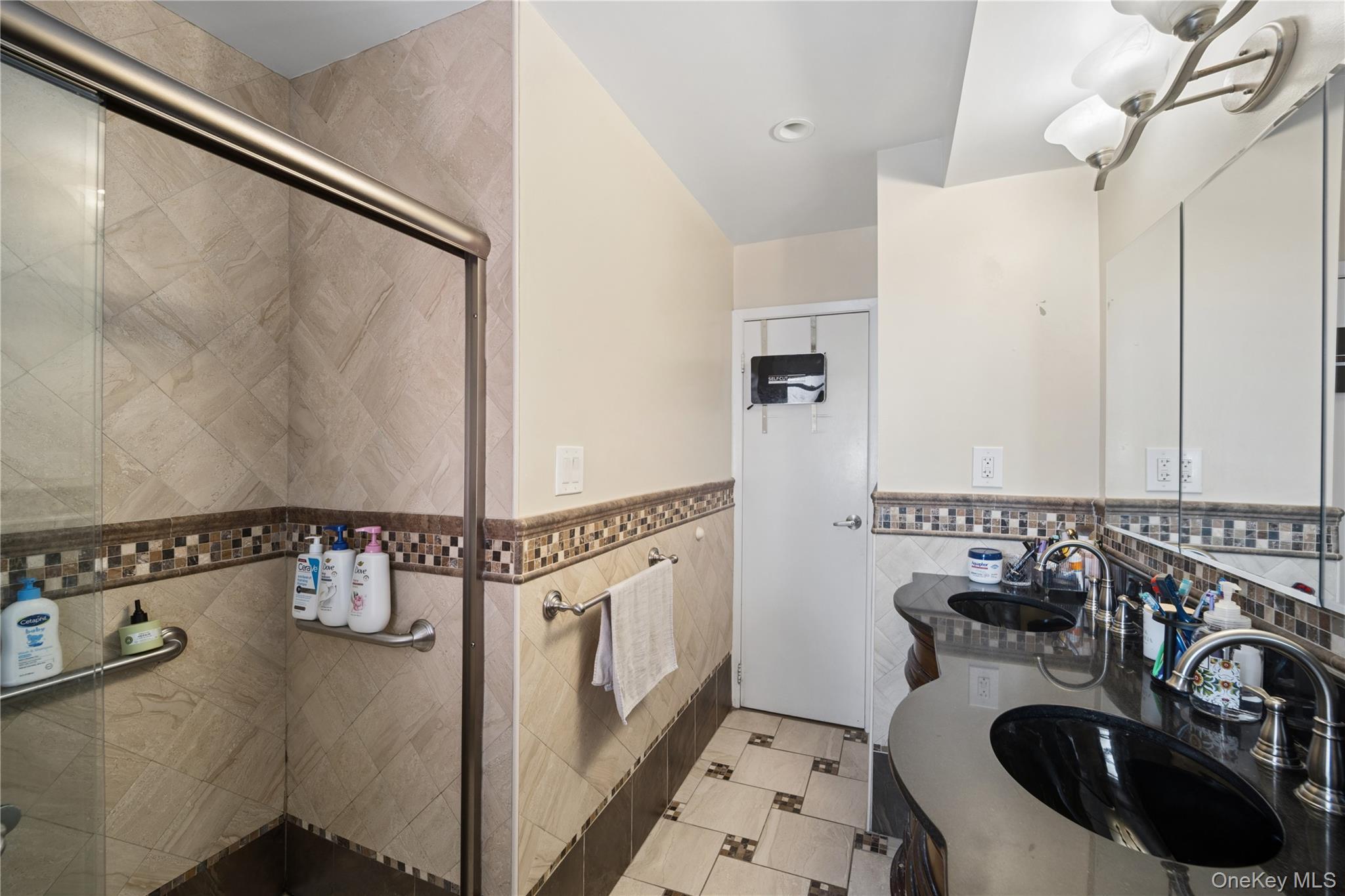 Single Family Doran Ave. Queens, NY 11385, MLS-1040392-16