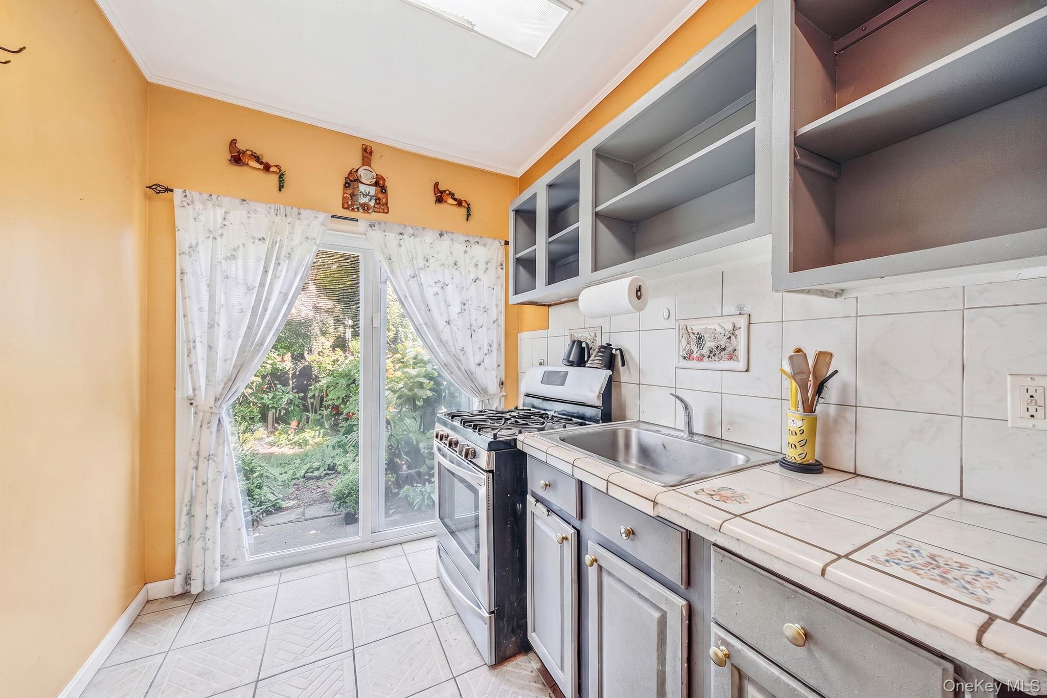 Single Family Autumn Avenue  Brooklyn, NY 11208, MLS-1040435-19