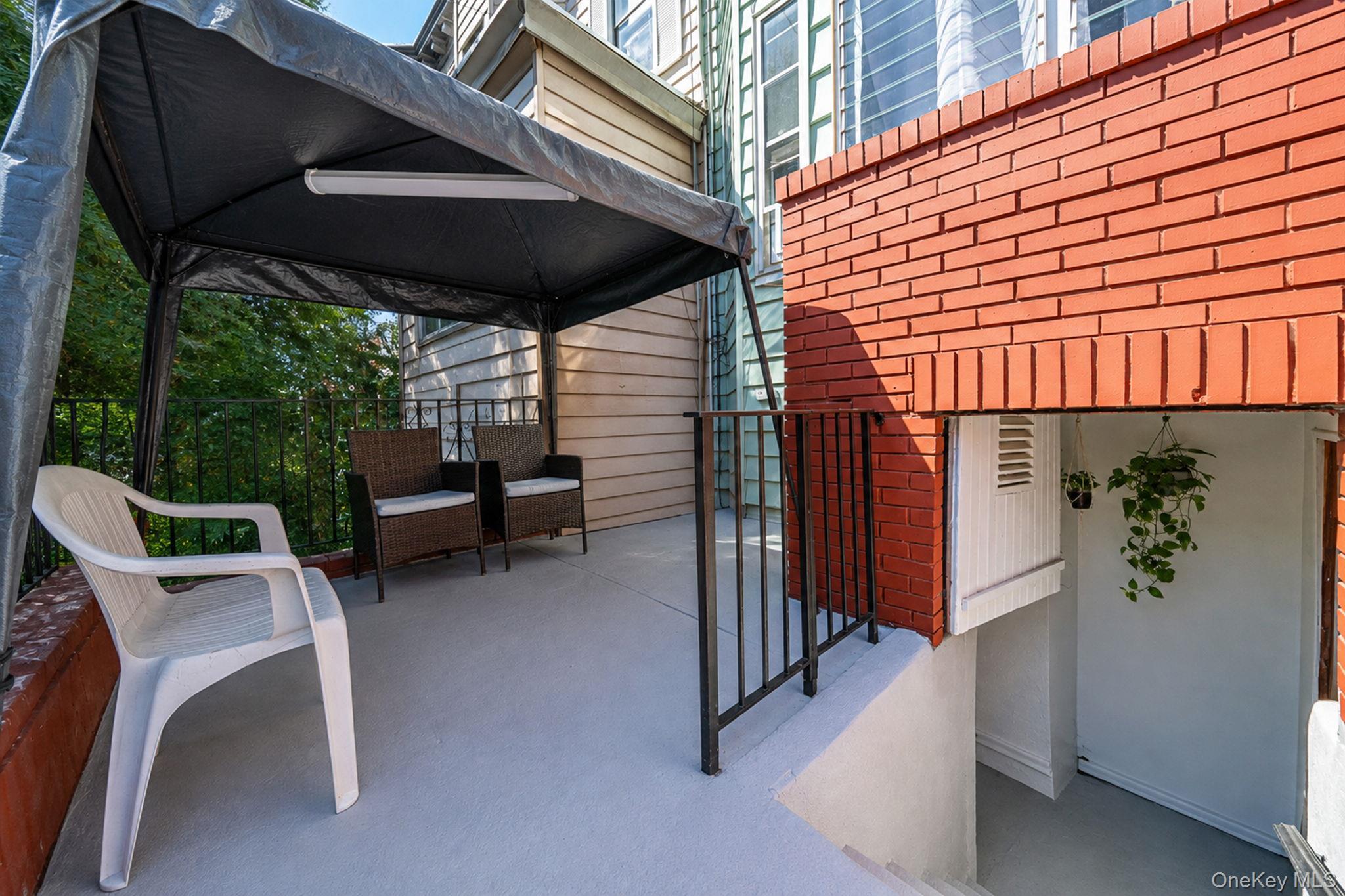 Single Family Autumn Avenue  Brooklyn, NY 11208, MLS-1040435-5