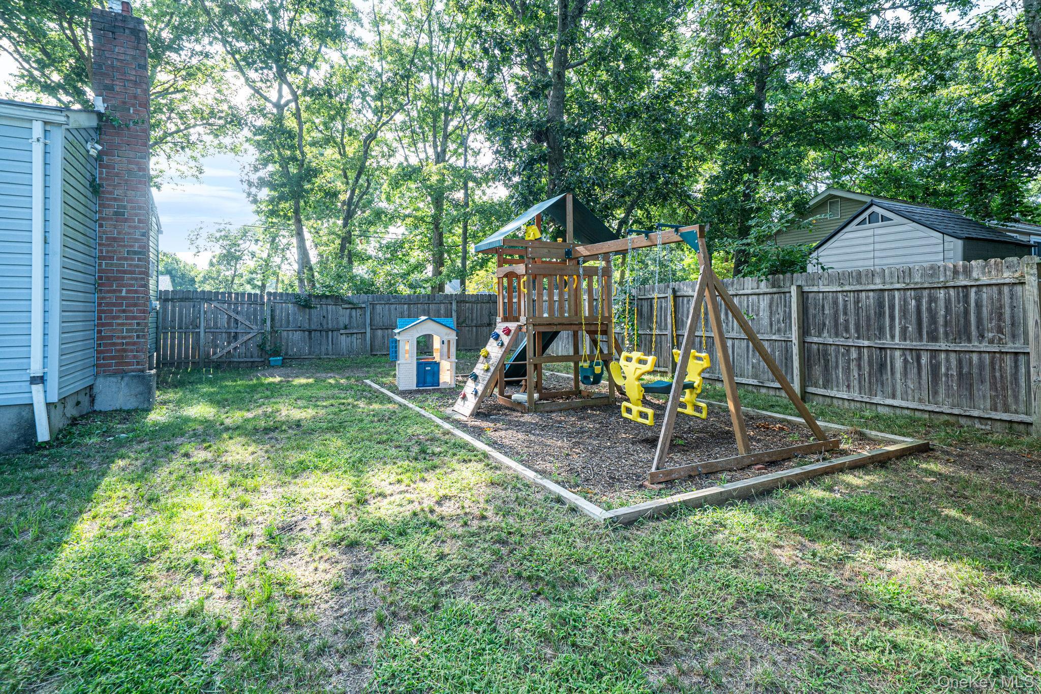 Single Family Newcomb Trail Suffolk County, NY 11961, MLS-1040443-26