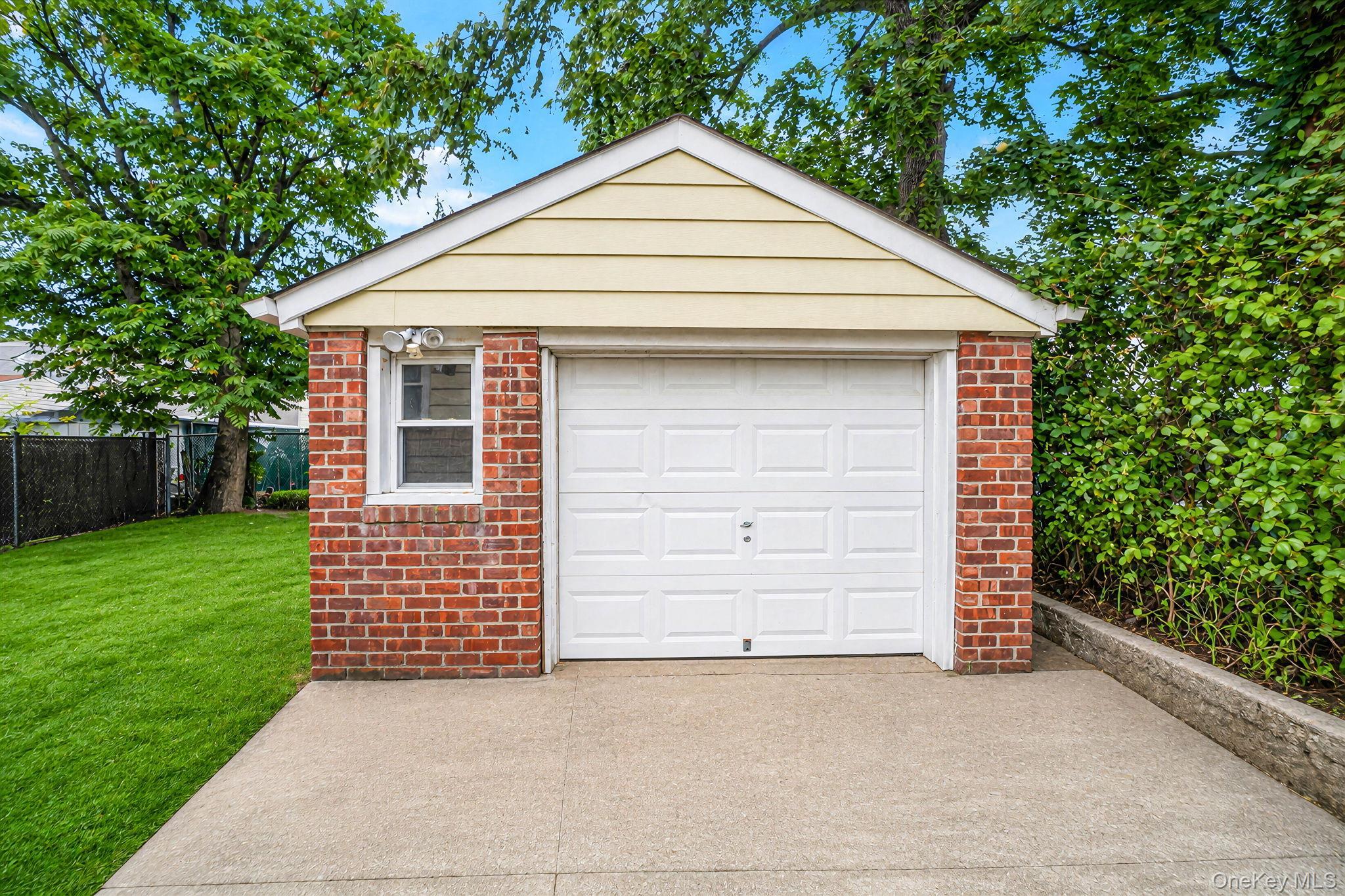Single Family 229th Street Queens, NY 11413, MLS-1040451-17