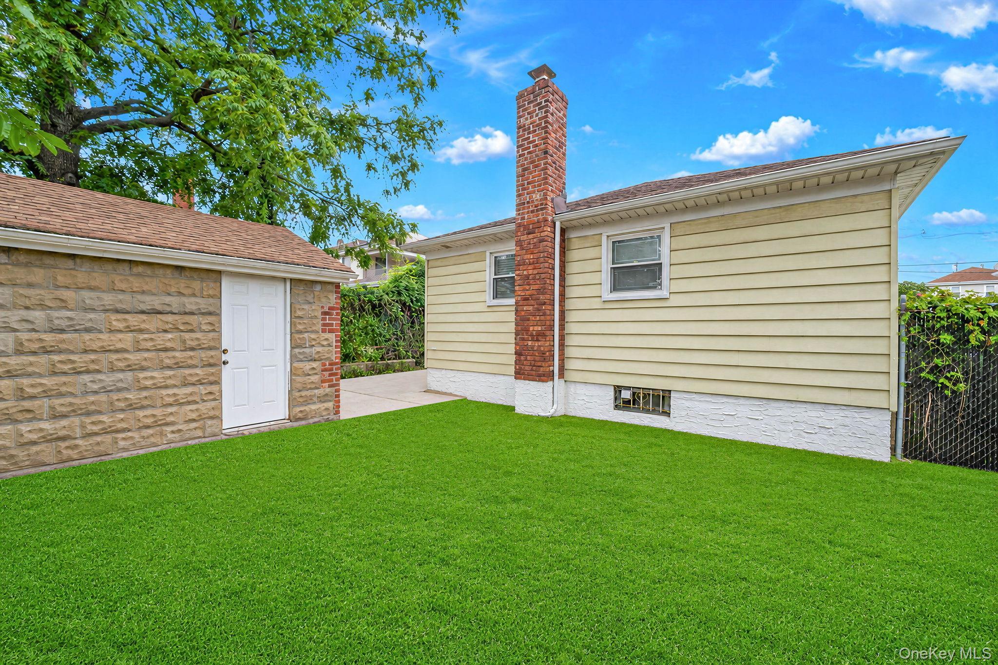 Single Family 229th Street Queens, NY 11413, MLS-1040451-18