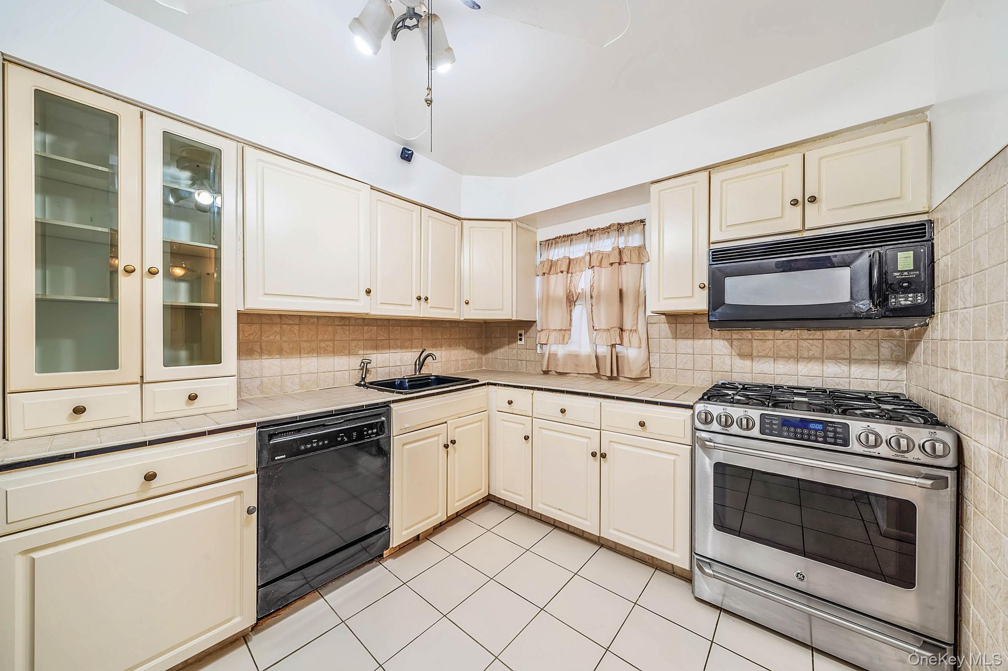 Single Family 229th Street Queens, NY 11413, MLS-1040451-7