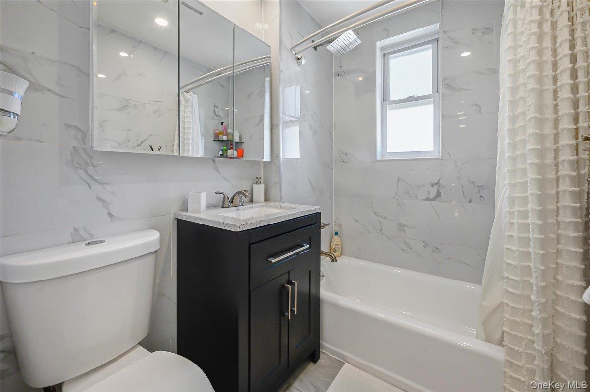 Single Family 89th Avenue Queens, NY 11426, MLS-1040510-12