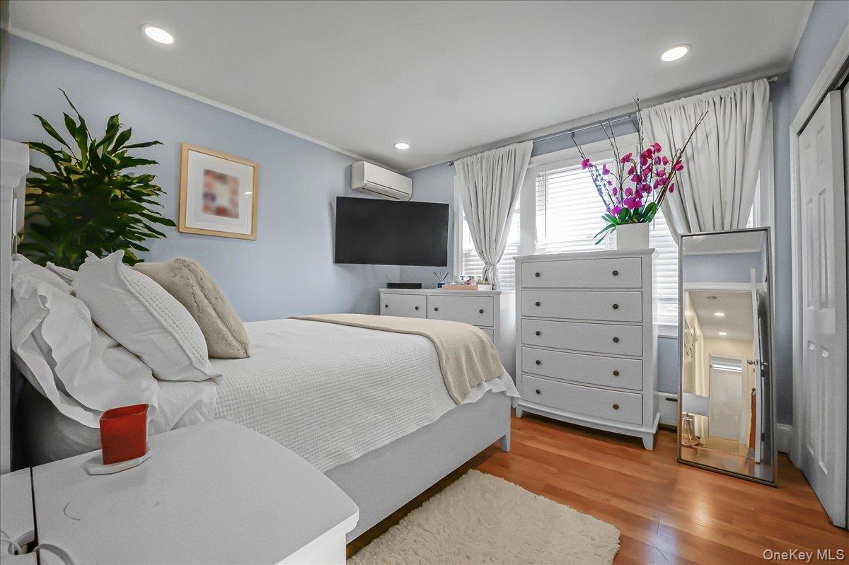 Single Family 89th Avenue Queens, NY 11426, MLS-1040510-13