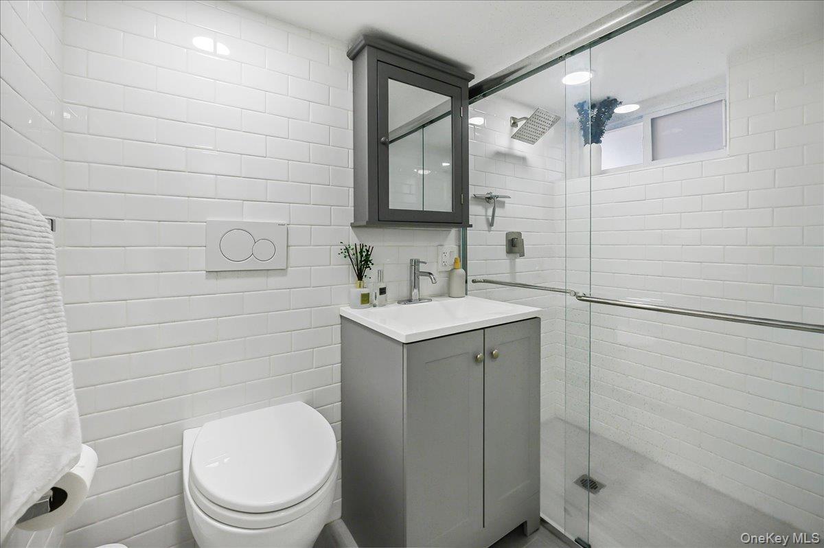 Single Family 89th Avenue Queens, NY 11426, MLS-1040510-19