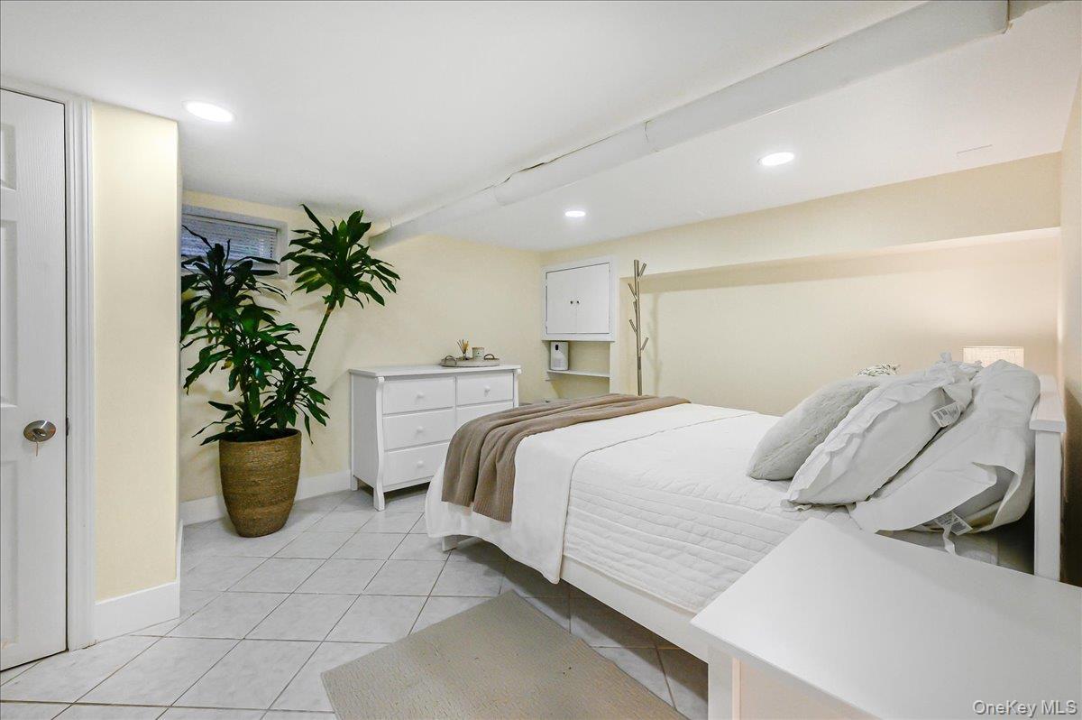 Single Family 89th Avenue Queens, NY 11426, MLS-1040510-21