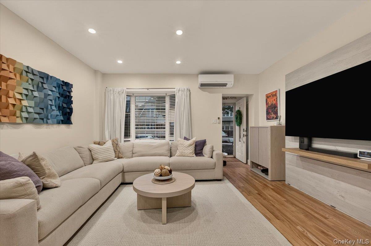 Single Family 89th Avenue Queens, NY 11426, MLS-1040510-5