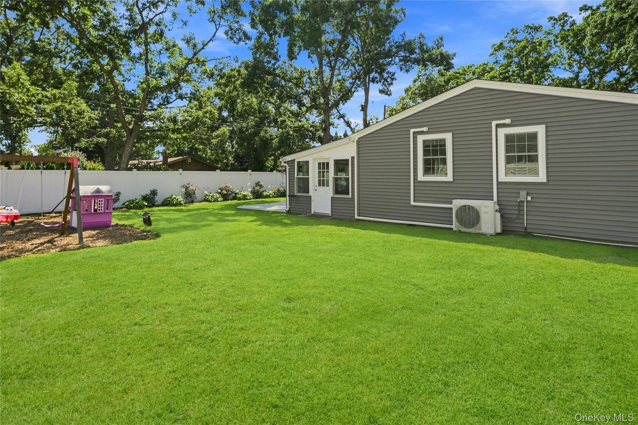 Single Family Spruce Avenue Suffolk County, NY 11795, MLS-1040513-20