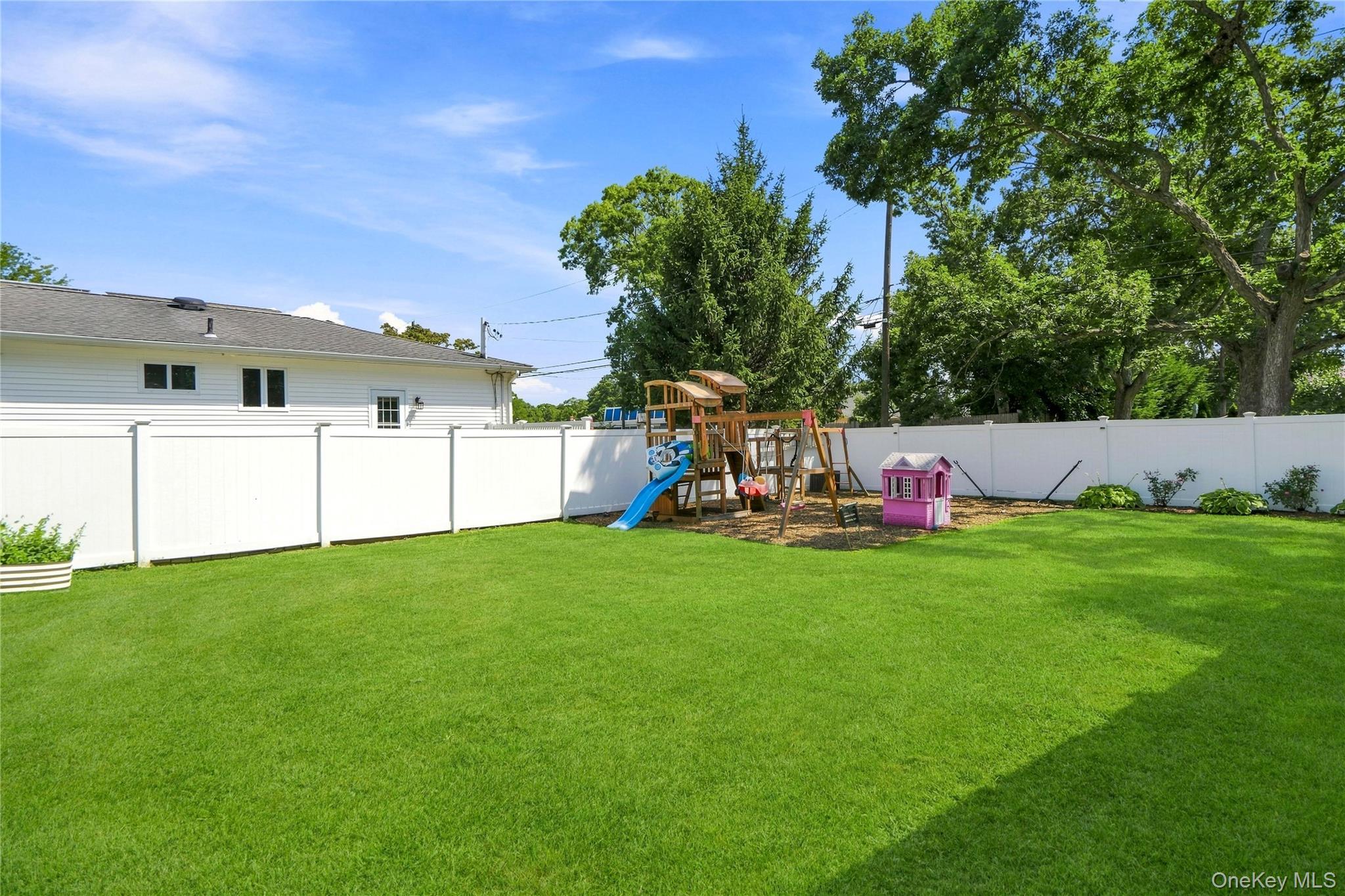 Single Family Spruce Avenue Suffolk County, NY 11795, MLS-1040513-22
