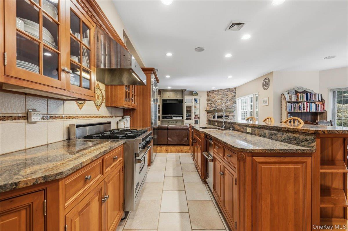 Single Family Washington Avenue Nassau County, NY 11803, MLS-1040523-14