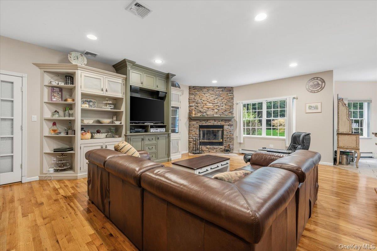 Single Family Washington Avenue Nassau County, NY 11803, MLS-1040523-20
